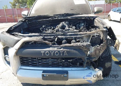 2018 Toyota 4Runner Trd Off Road Premium из США, поврежденный, VIN JTEBU5JR7J5545247